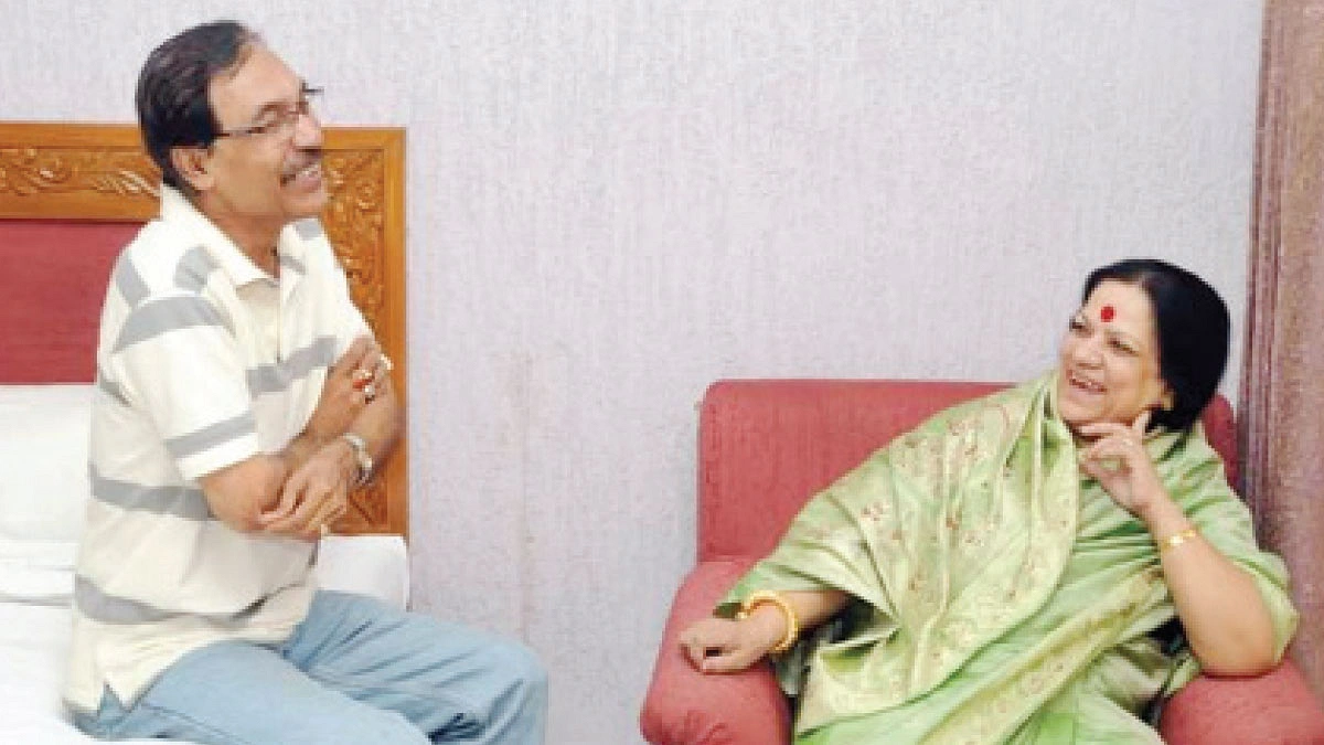 ভারতের বিখ্যাত গায়িকা হৈমন্তী শুল্কার সঙ্গে