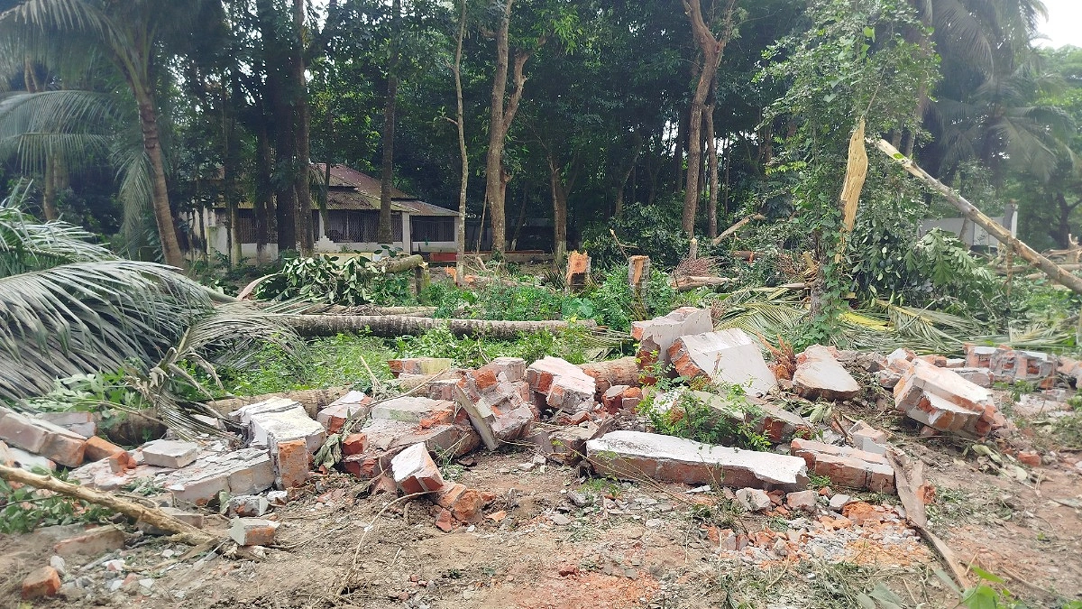 তিতাসে সাবেক বিএনপি নেতার বাড়ির সীমানাপ্রাচীর ভাঙচুর
