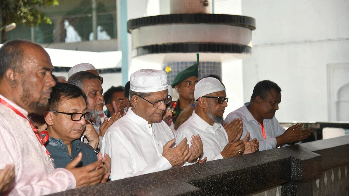শাহজালালের মাজার জিয়ারত করলেন রাষ্ট্রপতি