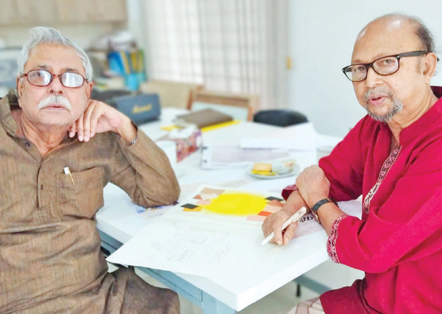 বরেণ্য চিত্রশিল্পী হাশেম খানের সঙ্গে বদিউদ্দিন নাজির বরেণ্য চিত্রশিল্পী হাশেম খানের সঙ্গে বদিউদ্দিন নাজির