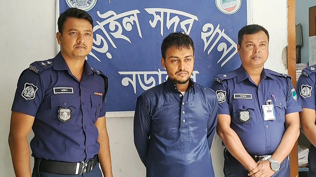 নড়াইলে ৬ শিশুকে ধর্ষণের অভিযোগ ওঠা মাদ্রাসাশিক্ষক গ্রেপ্তার