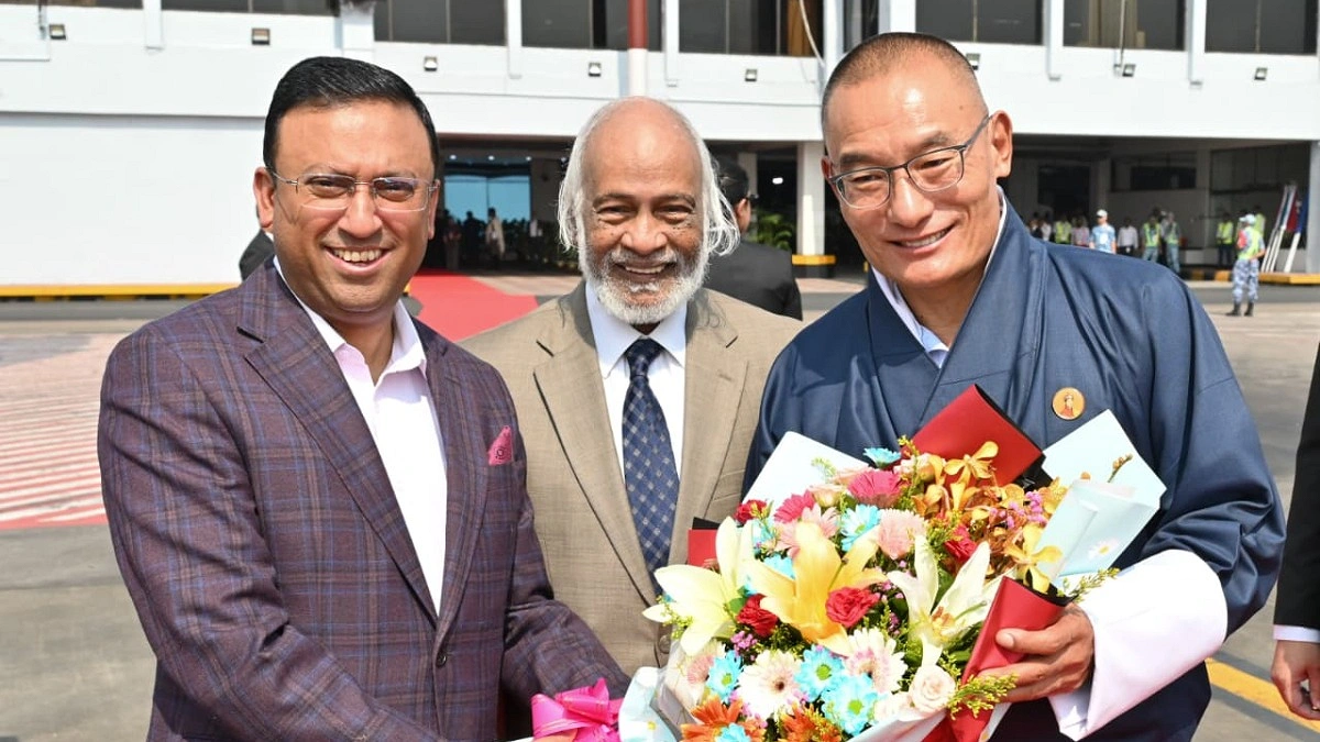 ভুটানের প্রধানমন্ত্রীকে ঢাকায় স্বাগত জানালেন মন্ত্রী-প্রতিমন্ত্রী