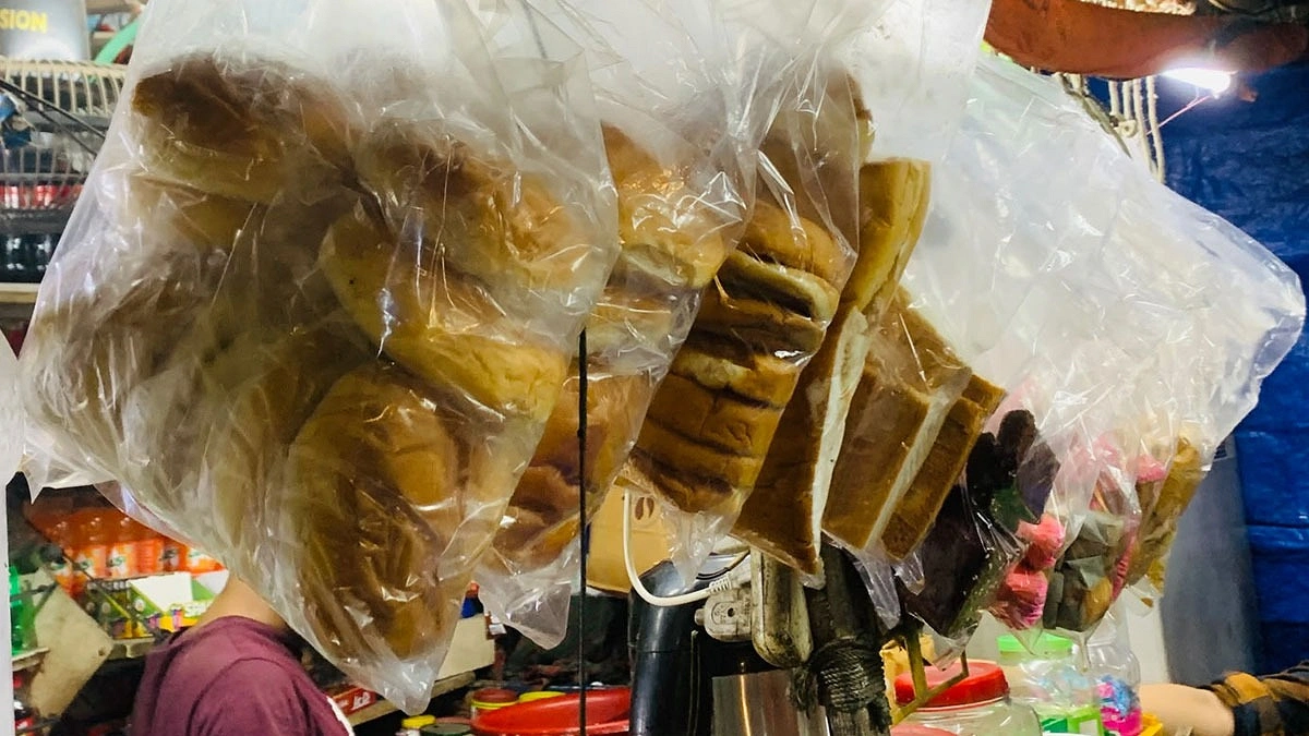 ‘শিঙাড়া খাইতেছি, বনরুটি আর খামুই না’