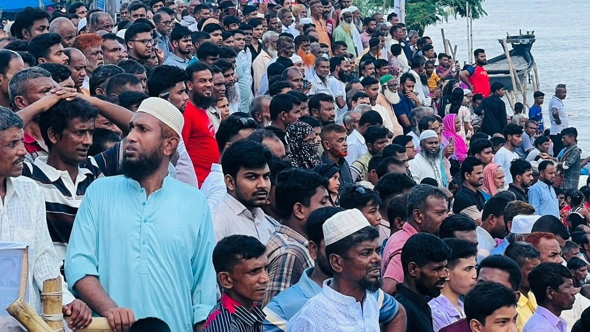 চার বছর পর গড়াইয়ের বুকে নৌকাবাইচ