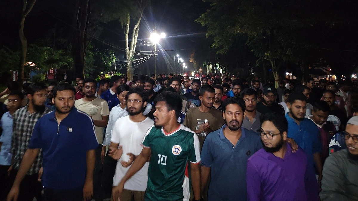ভাইভা নম্বর বৃদ্ধি বাতিলের দাবিতে রাবিতে প্রতিবাদ সমাবেশ