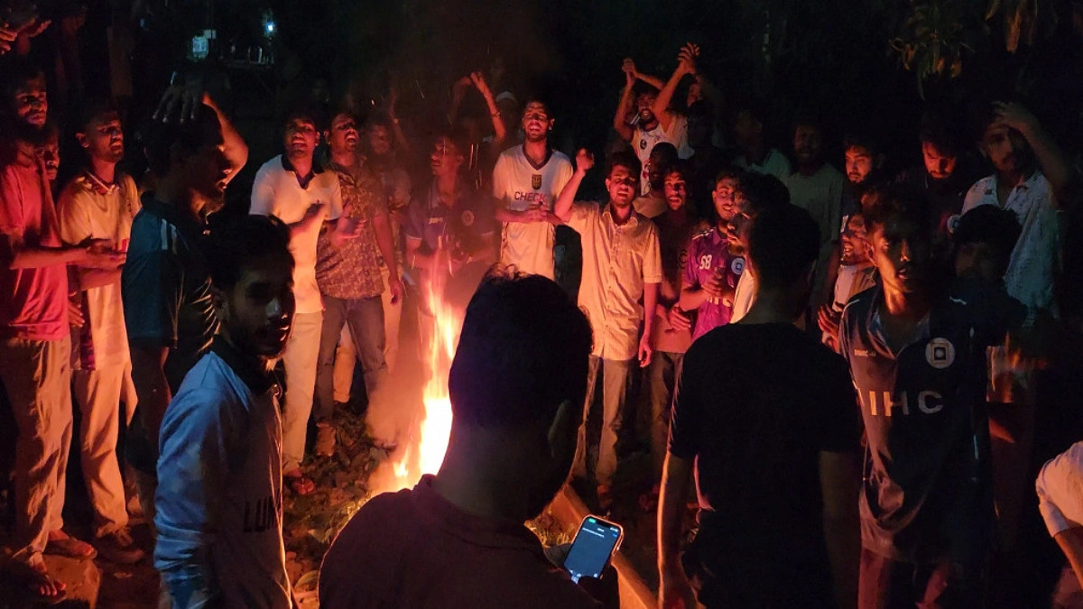 রেললাইন অবরোধ, এক ঘণ্টার আল্টিমেটাম রাকসু জিএসের