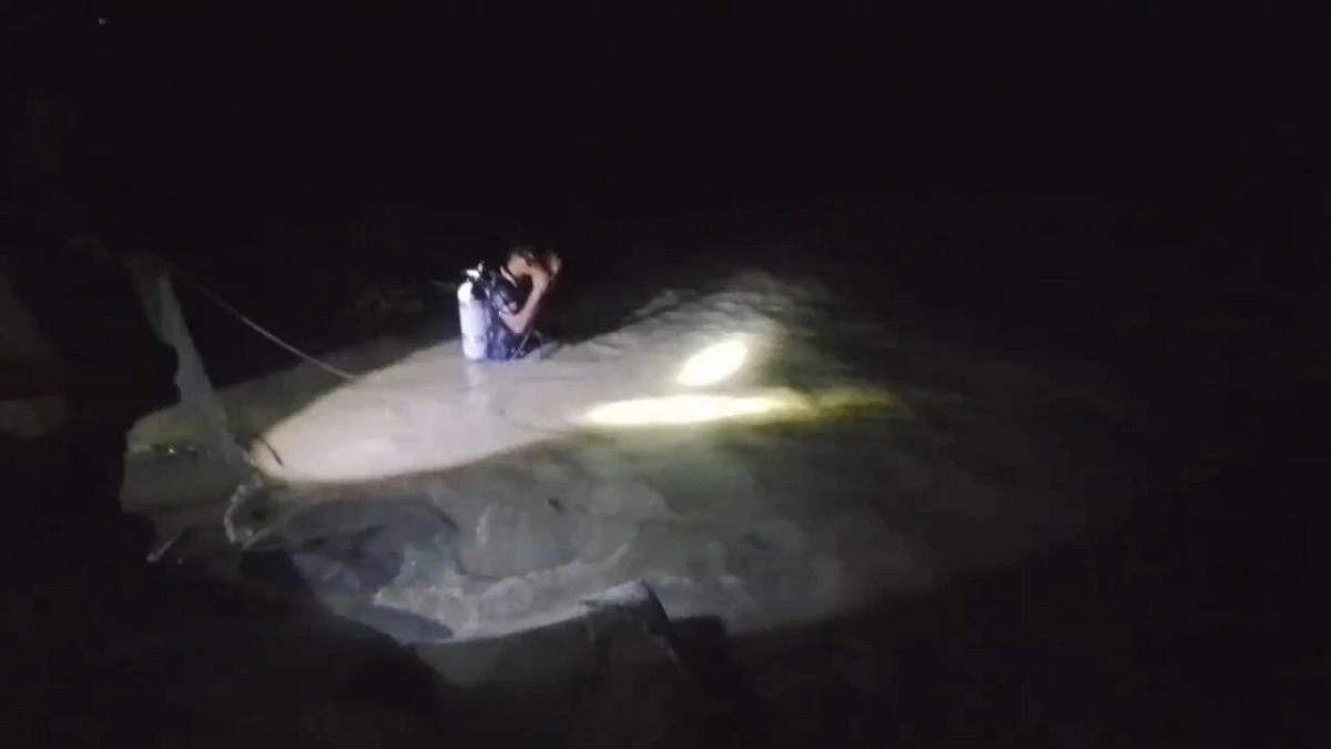 নদীর পাড় ধসে মেঘনায় নিখোঁজ দুই যুবক
