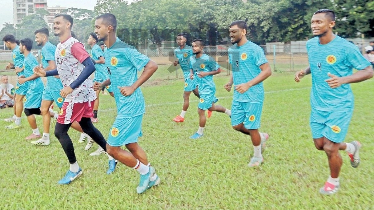 ট্রফির পর মাঠ হারিয়ে স্মৃতির কঙ্কাল আবাহনী