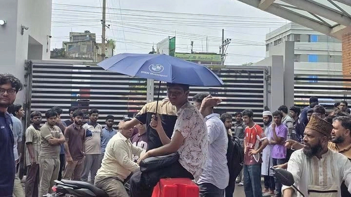 ভিসি পরিবর্তনের প্রতিবাদে ‘কমপ্লিট শাটডাউনে’ অচল চুয়েট