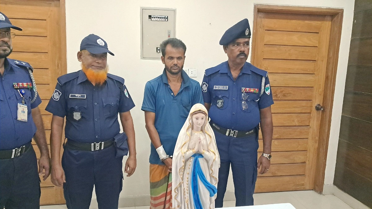 বাগেরহাটে ক্যাথলিক চার্চে ভাঙচুর, পুকুর থেকে মূর্তি উদ্ধার