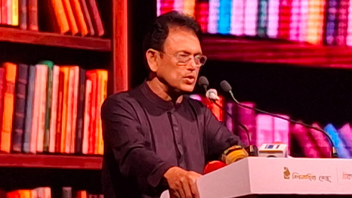 শিক্ষার্থীদের বই পড়ায় উৎসাহিত করতে হবে