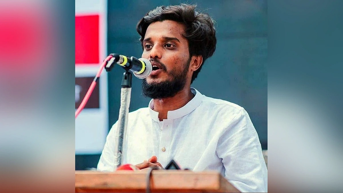 চাকরিপ্রার্থীদের সঙ্গে বেইমানি করছে সরকার