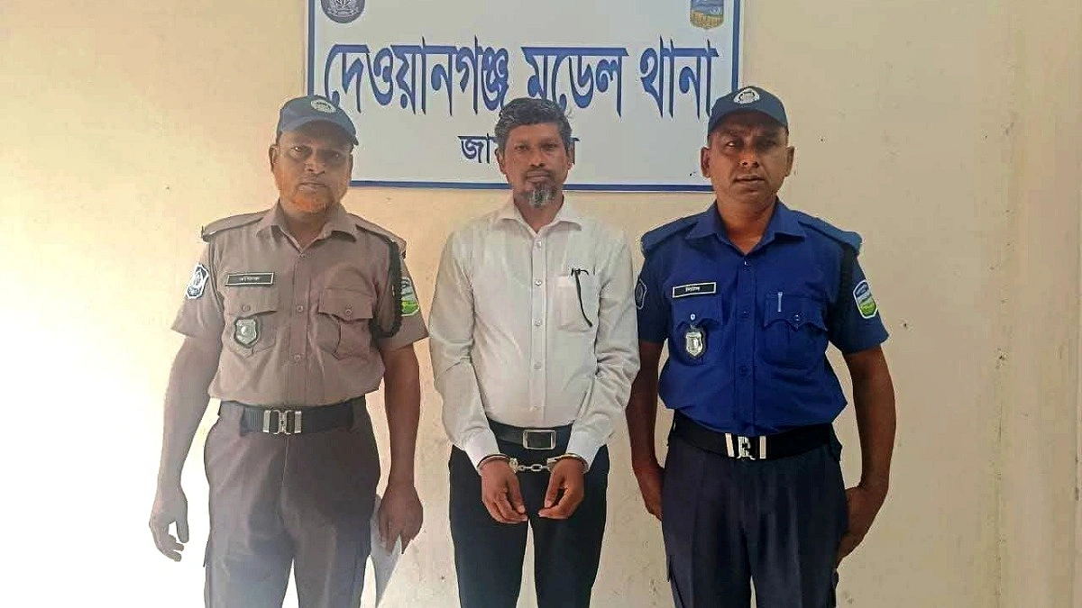 বিস্ফোরক মামলায় আইনজীবী গ্রেপ্তার