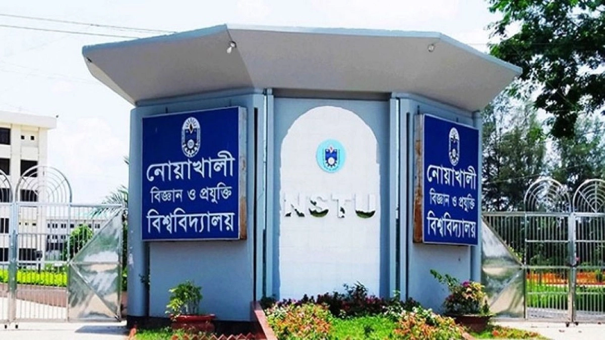 জাতীয় সংগীতের সময় স্ক্রিনে শেখ হাসিনার ছবি, দুই শিক্ষককে শোকজ