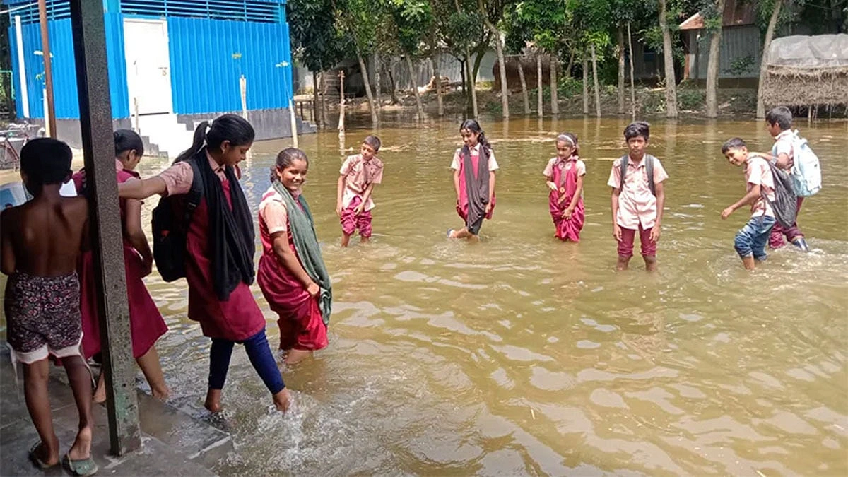 পদ্মার পানি বাড়ায় দুই জেলায় প্লাবন