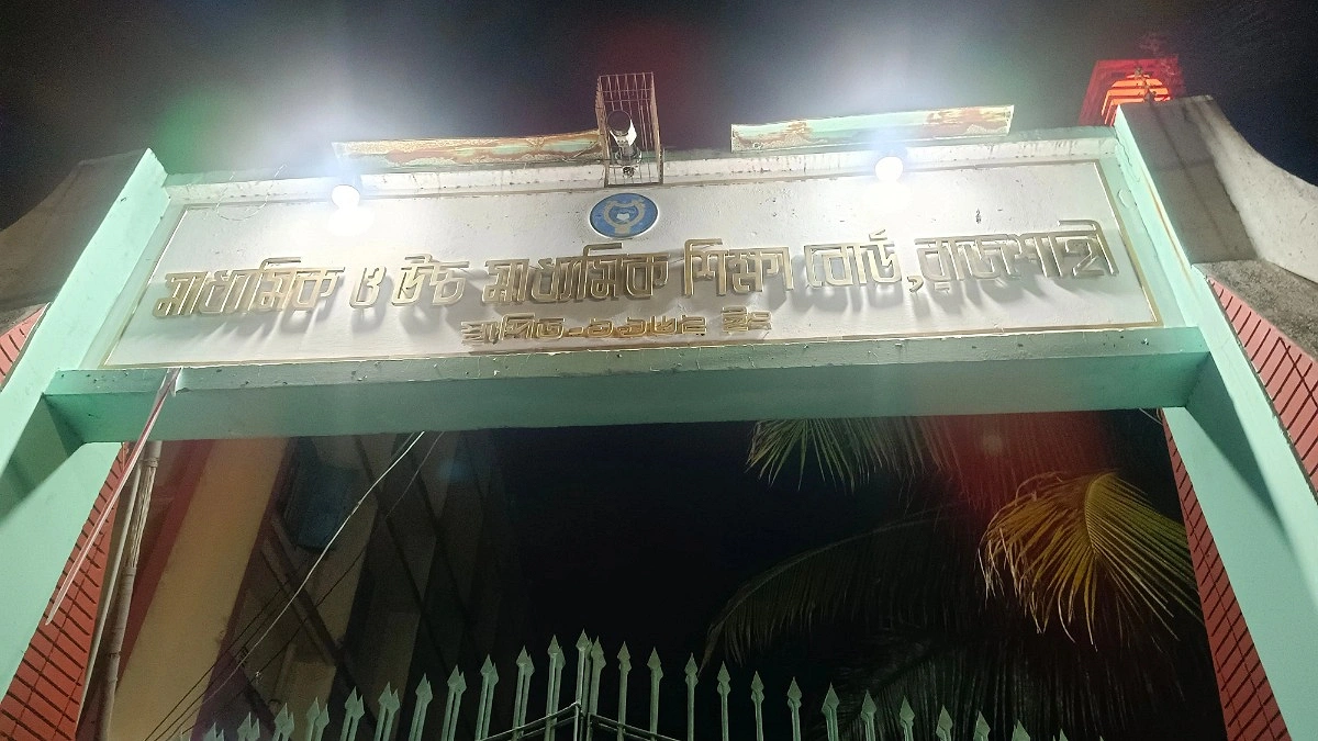 রাজশাহীতে এসএসসির পুনর্নিরীক্ষিত খাতা ফের দেখা হলো রাতে