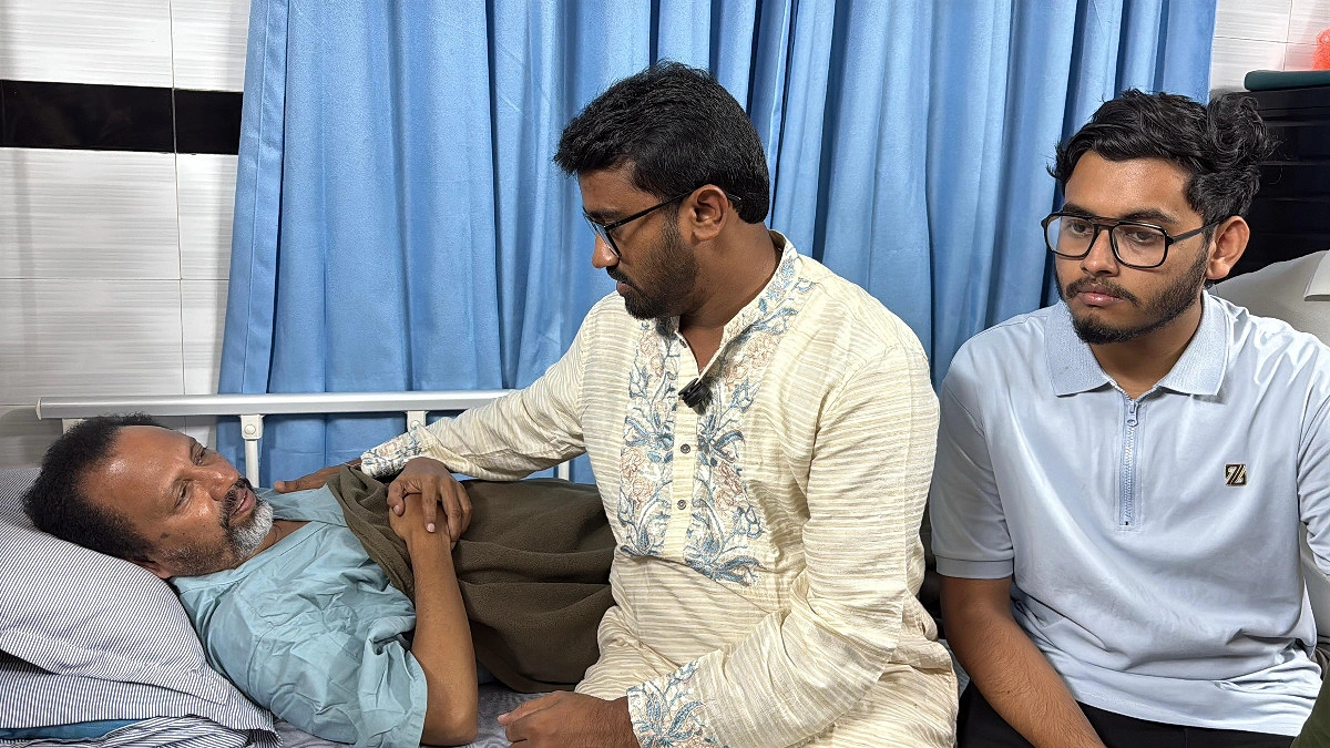 সাইদুর রহমান বাচ্চুকে দেখতে হাসপাতালে রাশেদ খান