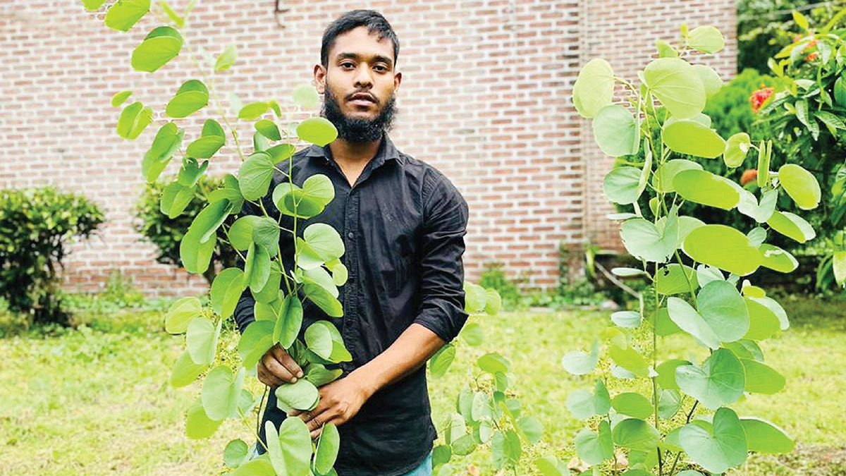 টিউশনির টাকায় রক্তকাঞ্চনের ৩ হাজার চারা