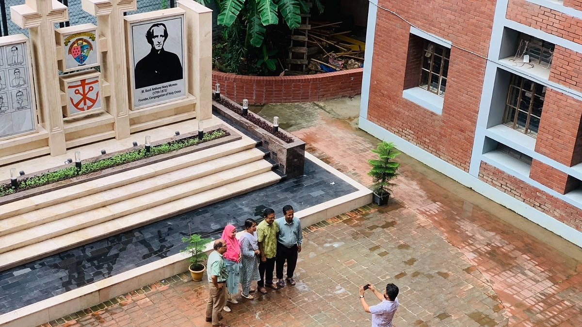 স্মৃতি হচ্ছে হ্যারিংটন ভবন, নষ্টালজিক নটরডেমিয়ানরা