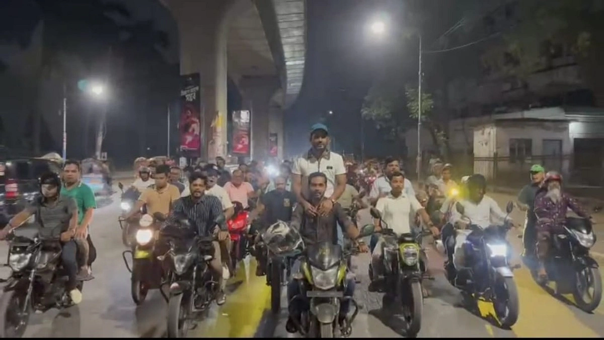 রাজধানীতে স্বেচ্ছাসেবক দলের প্রতিবাদ মিছিল