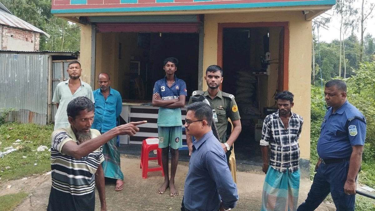 শ্রমিক লীগ নেতার গোডাউন থেকে ৩ টন সার জব্দ