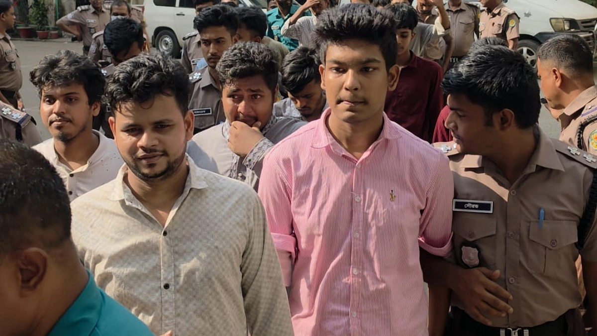 শেখ হাসিনার জন্মদিনে সাবেক এমপির বাড়িতে ‘কেক কাটতে গিয়ে’ গ্রেপ্তার ১৫ জন রিমান্ডে