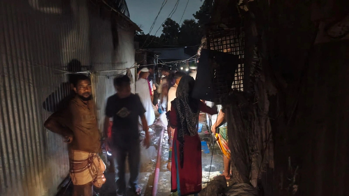 গাজীপুরে আগুনে পুড়ল ৪৫ বসতঘর