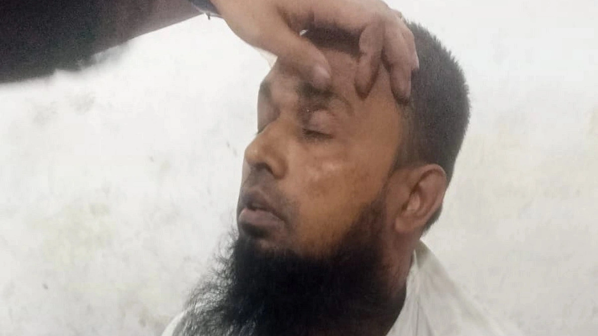 ছাত্রীকে কয়েকবার ধর্ষণের অভিযোগে মাদ্রাসাশিক্ষককে মারধর