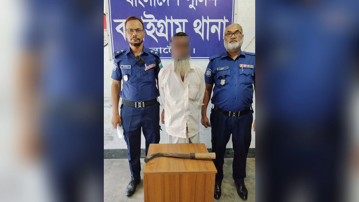 স্ত্রীকে কুপিয়ে থানায় আত্মসমর্পণ স্বামীর