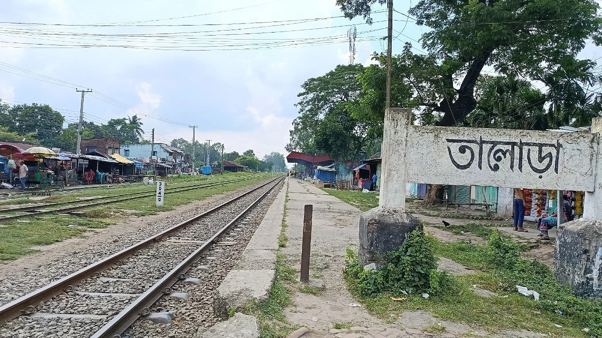 উন্নয়নের ছোঁয়া নেই শত বছরের তালোড়া রেলস্টেশনে