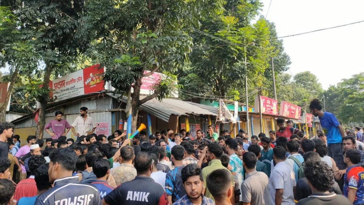 দোকান কার- তা নিয়ে জাবিতে সংঘর্ষে রবীন্দ্রনাথ ঠাকুর-কাজী নজরুল হলের শিক্ষার্থীরা