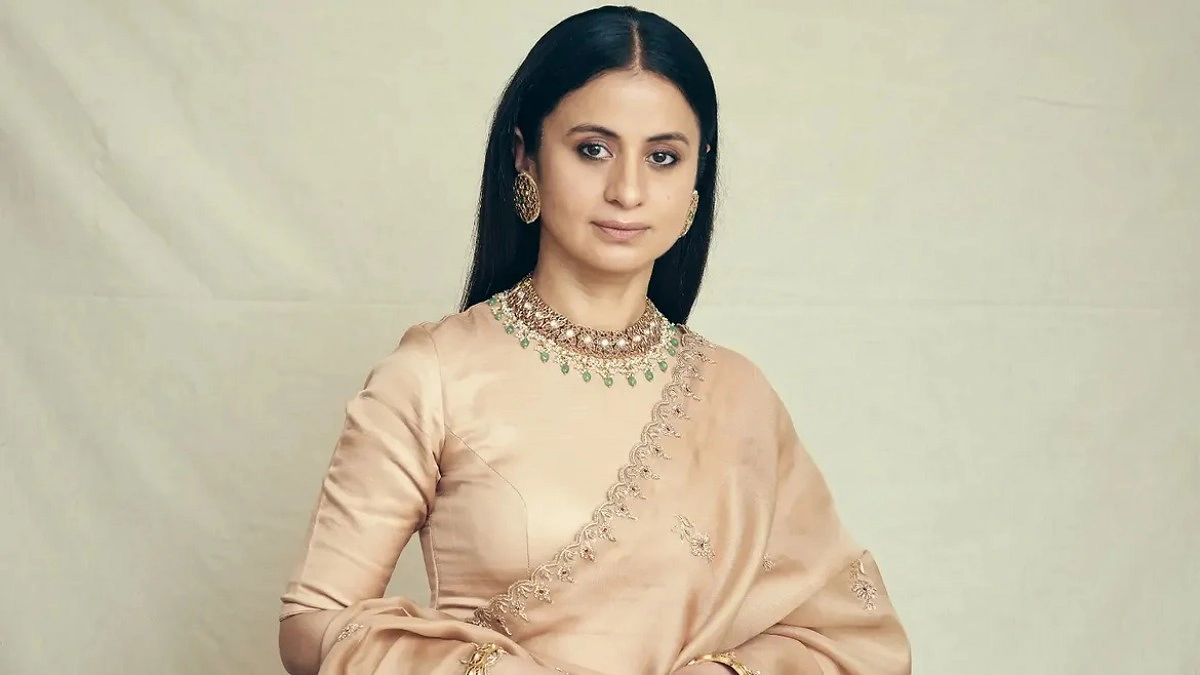 ঘনিষ্ঠ দৃশ্যে অভিনয় নিয়ে যা বললেন ‘মির্জাপুর’ অভিনেত্রী