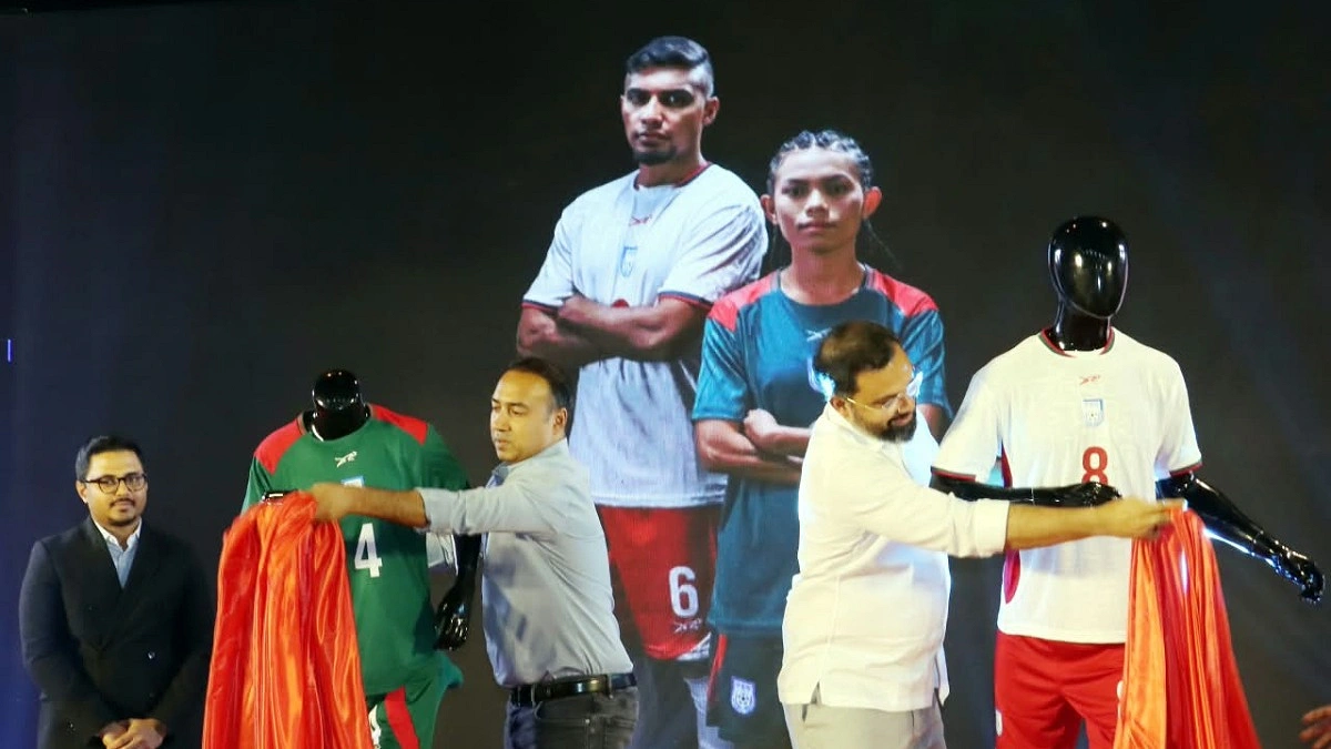 হামজাদের নতুন জার্সির সঙ্গে প্রাপ্তি দুই স্টেডিয়াম