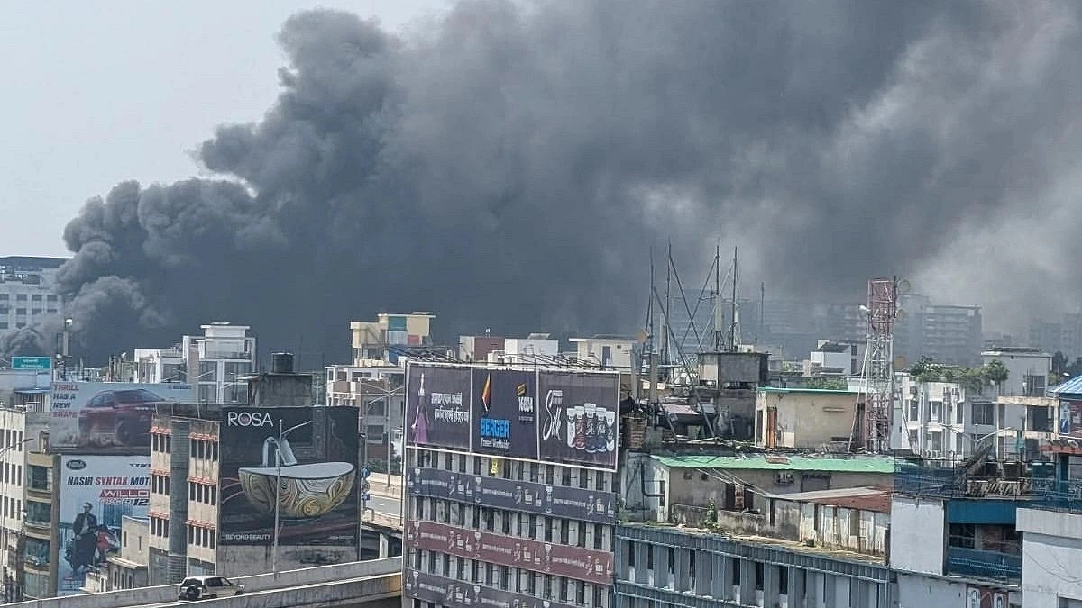 ১ ঘণ্টার ব্যবধানে রাজধানীর দুই ভবনে আগুন