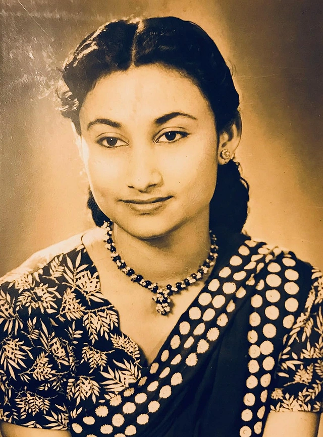 তরুণ বয়সে ফিরোজা বেগম