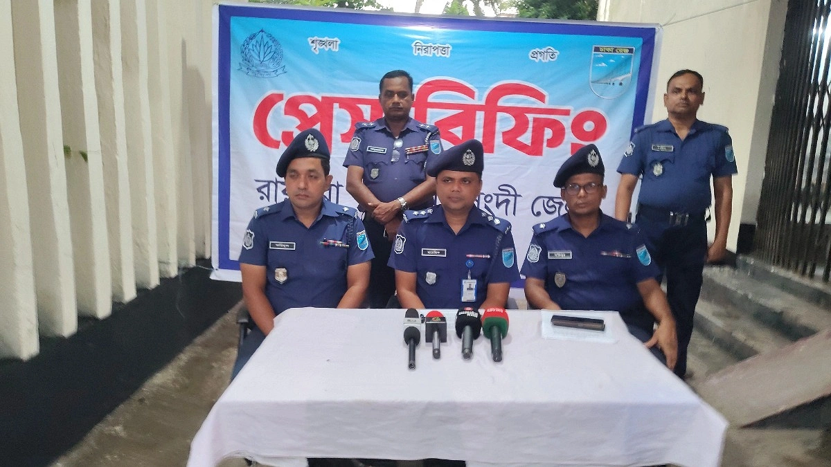 নরসিংদীতে ৩ হত্যা মামলার আসামি হান্নান গ্রেপ্তার