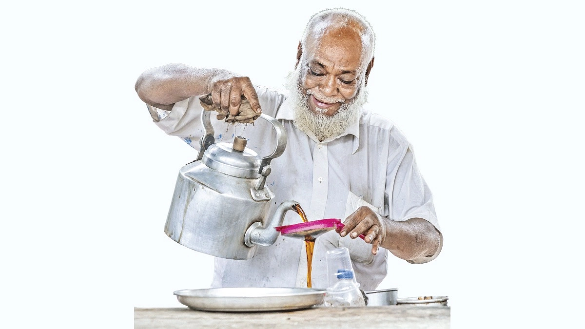 চায়ের চুমুকে চার দশক