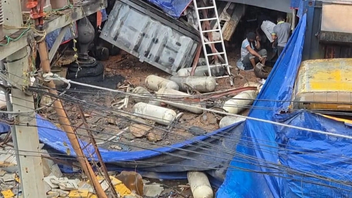 আশুলিয়ায় লরিতে সিলিন্ডার বিস্ফোরণ: কারখানার ৬ কর্মকর্তাসহ ১৬ জনের বিরুদ্ধে মামলা