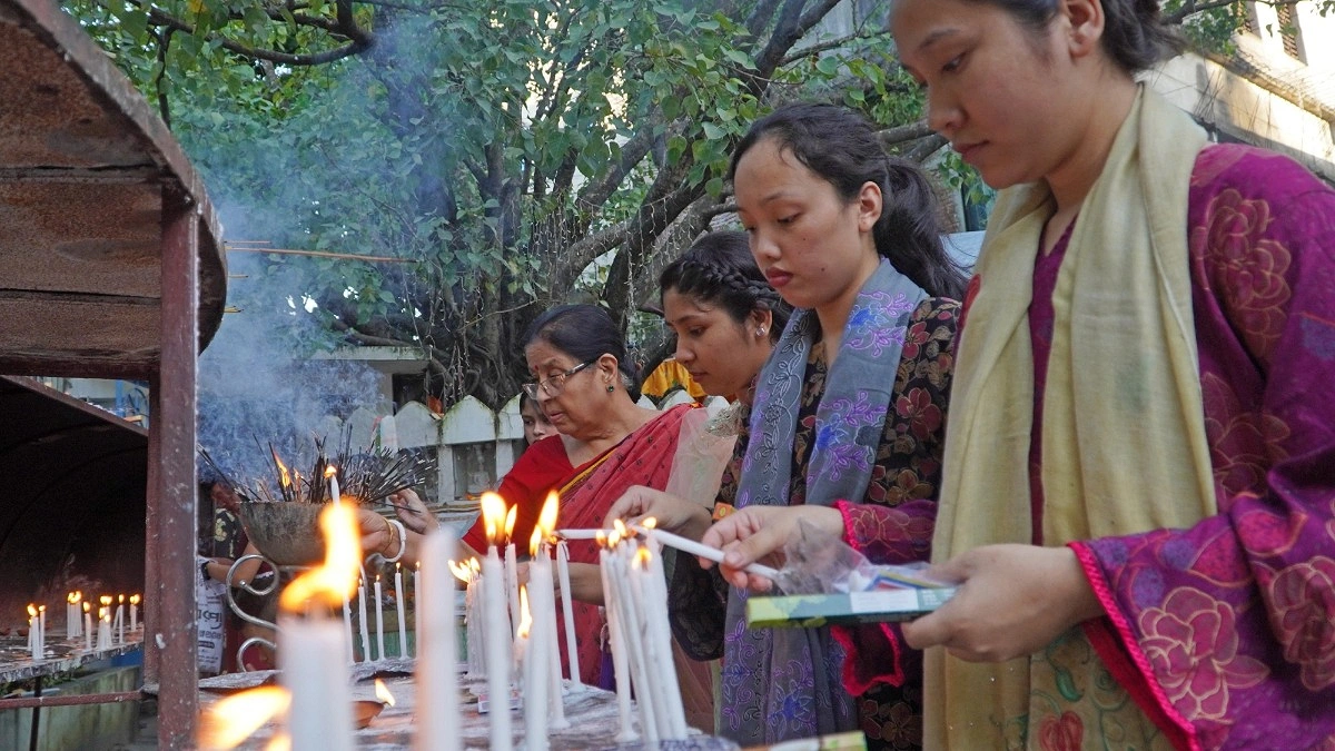 চট্টগ্রামে বৌদ্ধ বিহারে মধু পূর্ণিমা উদযাপন