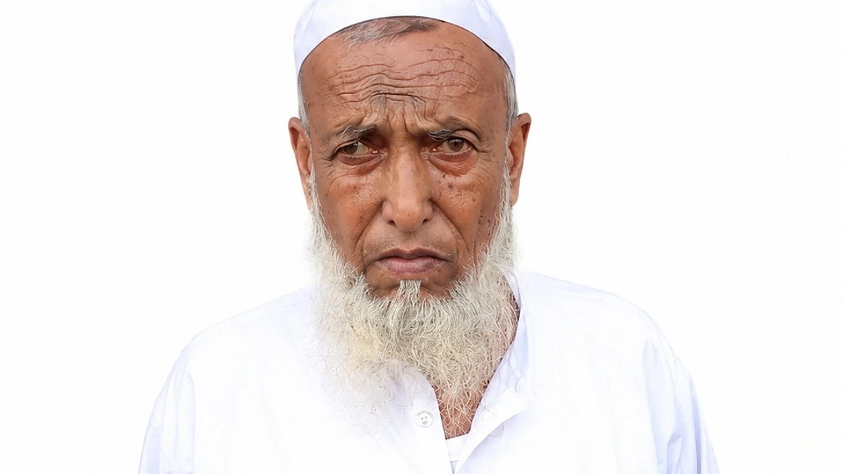 ৪৪ বছর নিঃস্বার্থ খেদমত, আজ ভাঙা পায়ে কান্না