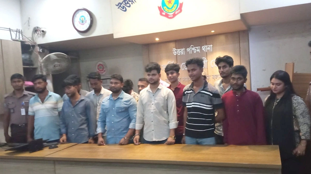 শেখ হাসিনার জন্মদিনের ‘কেক কাটার আগে’ সাবেক এমপির বাসা থেকে গ্রেপ্তার ১৫