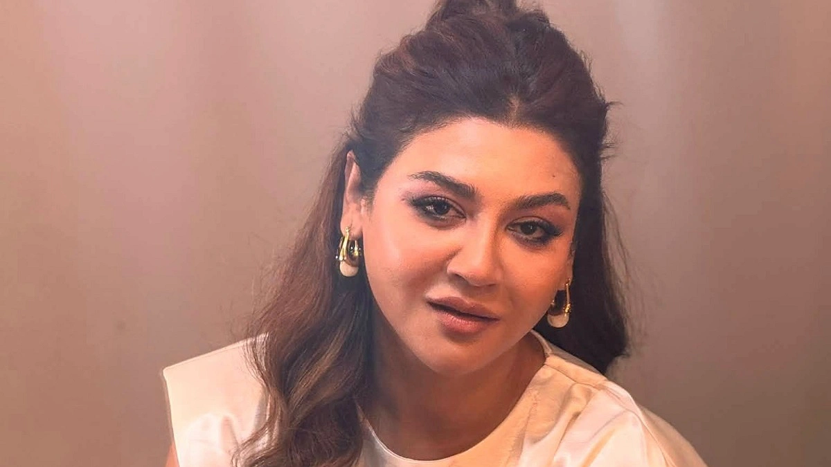 মেকআপ রুমে জয়া আহসানের ‘ক্লিন গার্ল’ স্টাইল