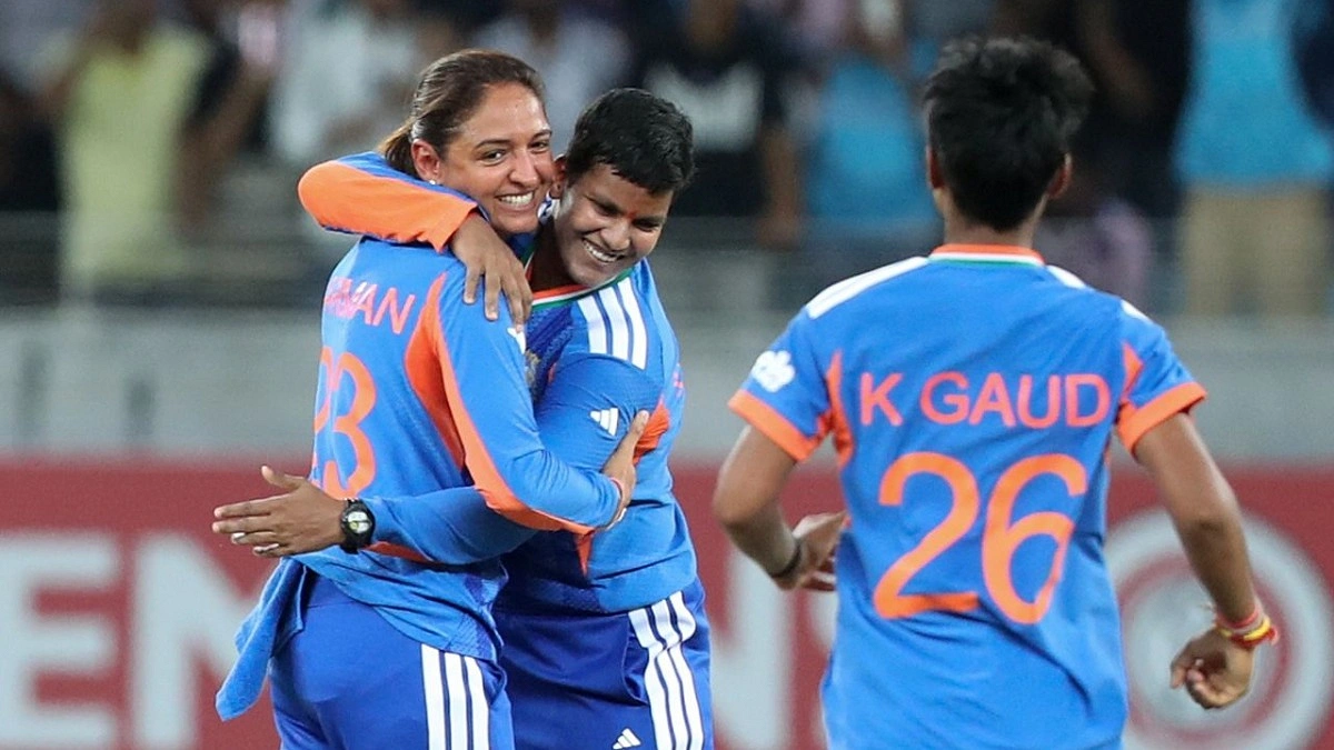 পাকিস্তানকে ৫৫ রানে গুটিয়ে ভারতের দাপুটে জয়