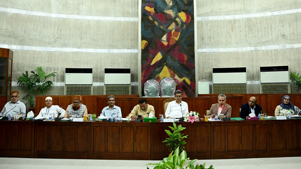 নারীদের জন্য নামছে আরও ১০০ পিংক বাস