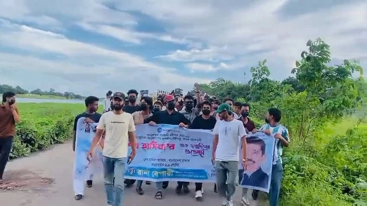 ঢাকা-শরীয়তপুর মহাসড়কে নিষিদ্ধ ছাত্রলীগের মিছিল