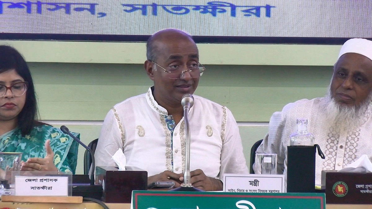 চাঁদাবাজি দমনে বিএনপির কোনো নেতা বাধা হলে ছাড় নয়: আইনমন্ত্রী