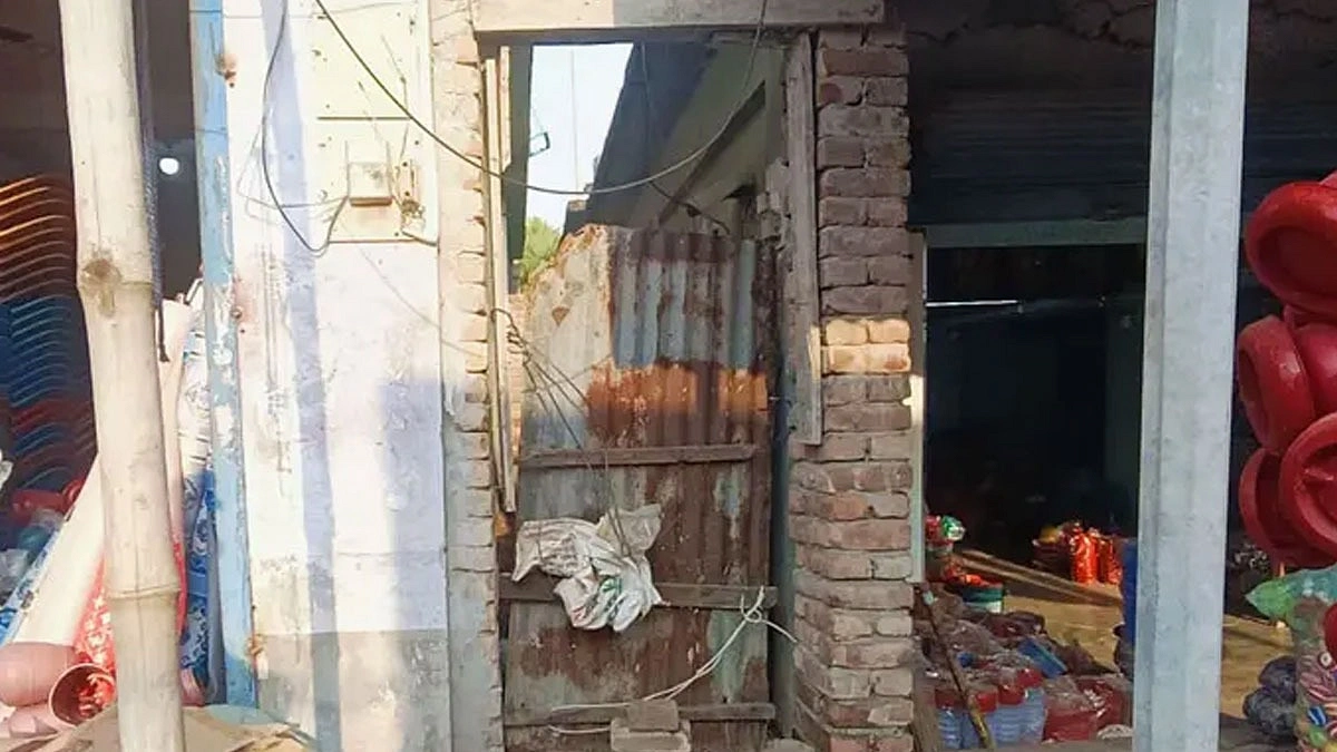সিংড়ায় চলাচলের রাস্তা বন্ধ করে প্রাচীর, অবরুদ্ধ ৭ পরিবার