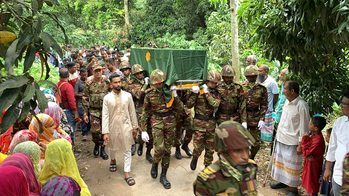 পারিবারিক কবরস্থানে শেষনিদ্রায় সেনাসদস্য তাসনিম