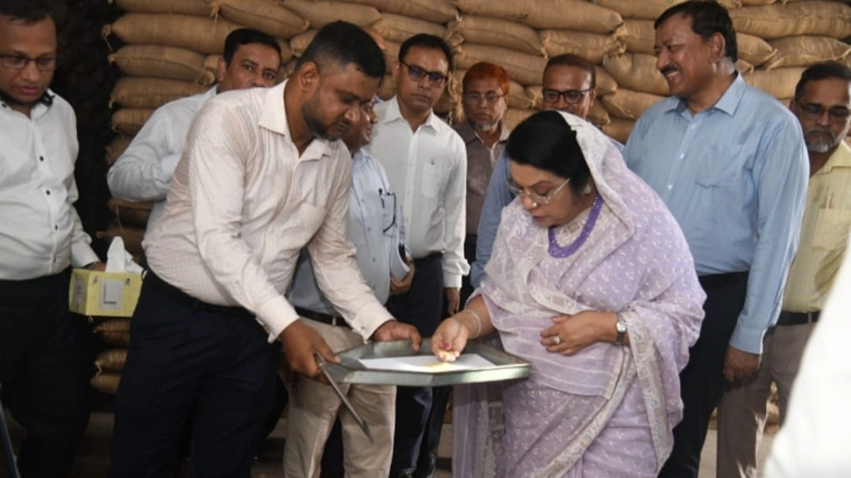 ‘মাঝেমধ্যেই এখানে কিন্তু চলে আসব’ আকস্মিক পরিদর্শনে গিয়ে খাদ্যমন্ত্রী