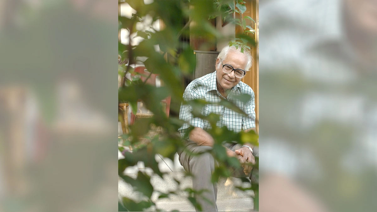 দ্বিজেন শর্মা। ছবি: নাসির আলী মামুন